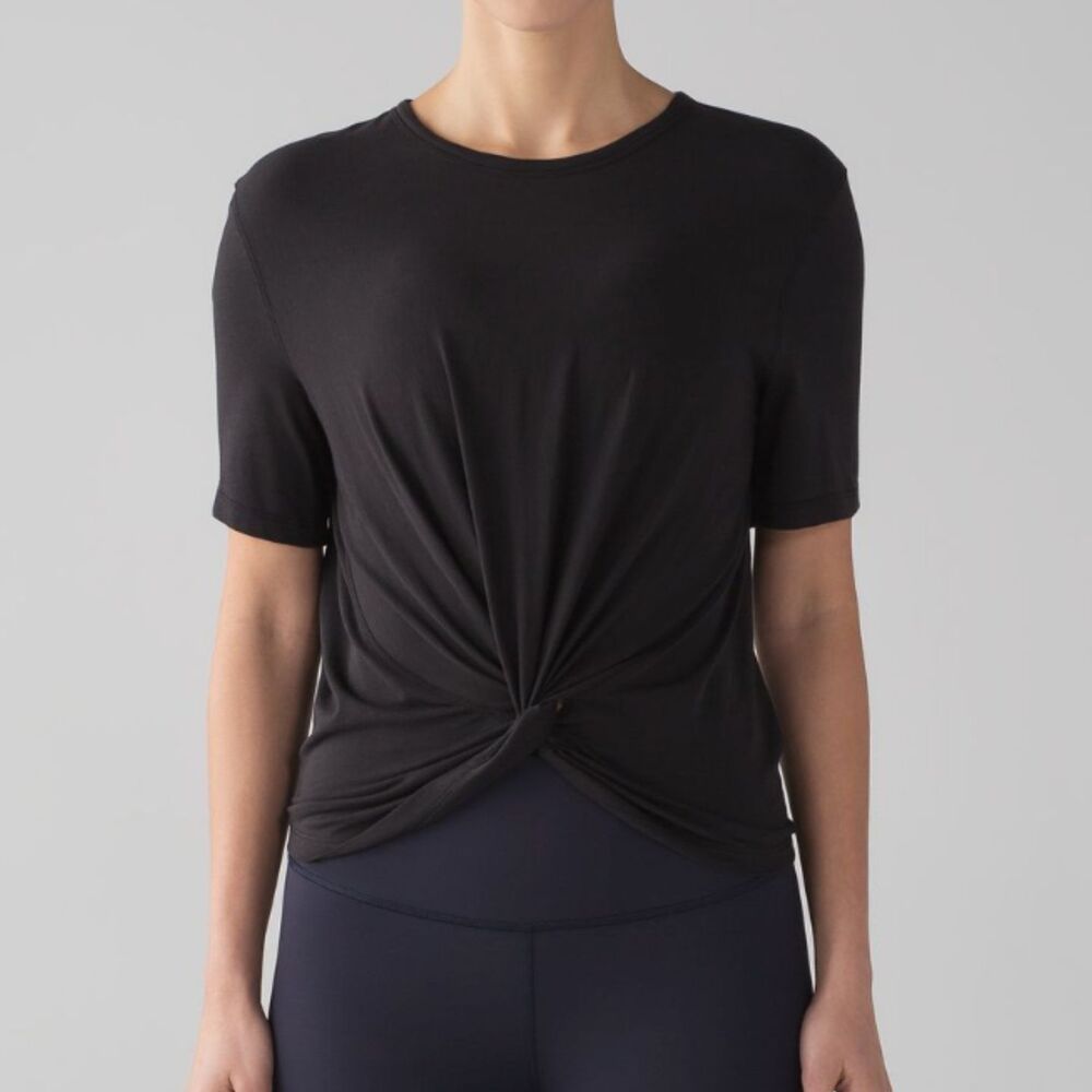Lululemon Crescent Tee Cropped Black Size 4 Running Activewear Athleisure Yoga